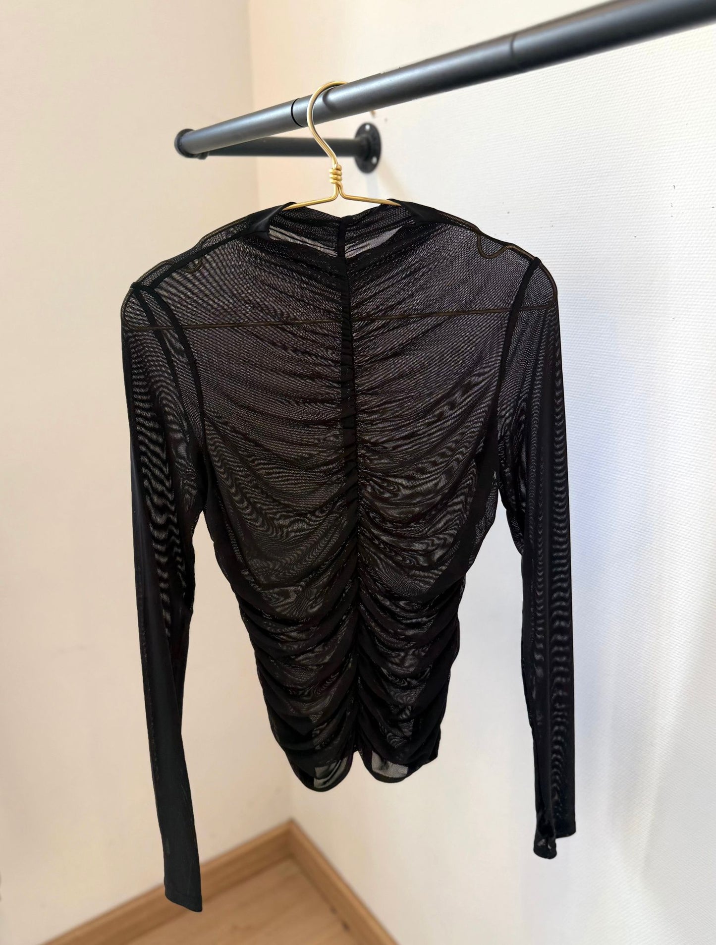 Haut en dentelle noire