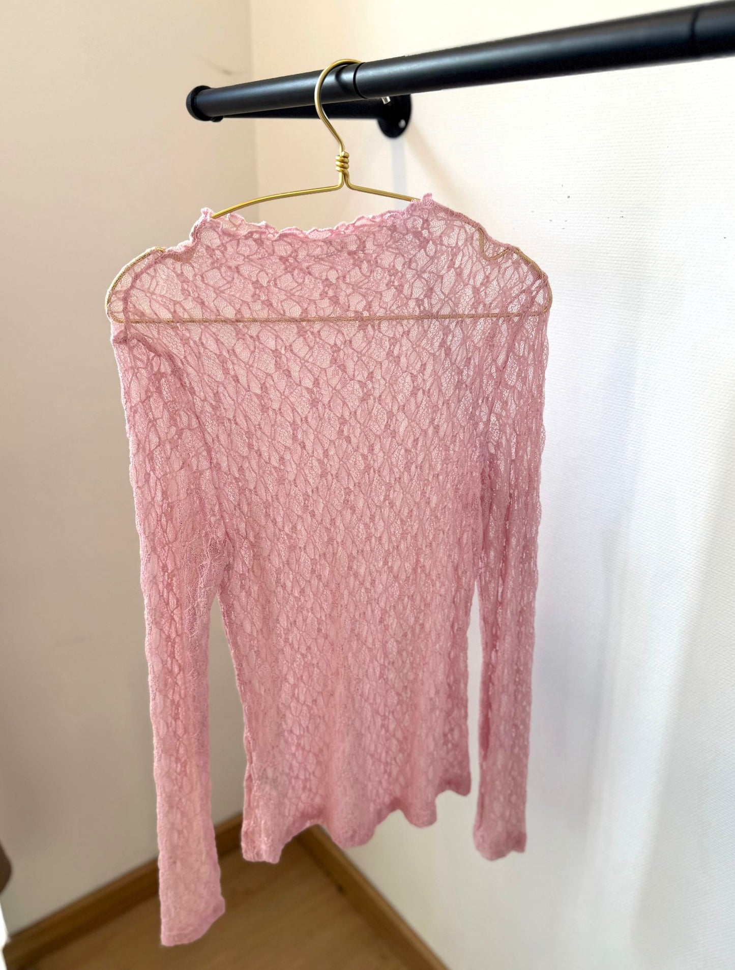 Haut en dentelle rose