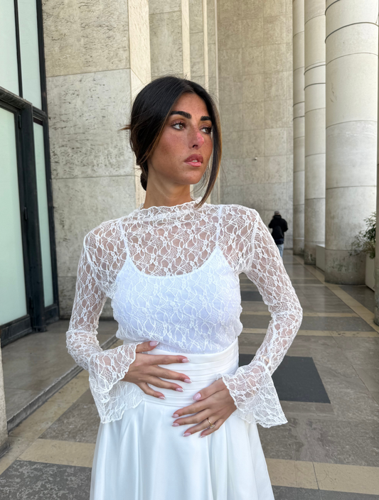 Edition mariée - Haut en dentelle blanche à col montant